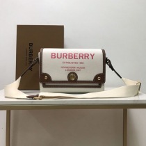 【人気】バーバリー ホースフェリープリント キャンバス ノート 偽物 Bau61226