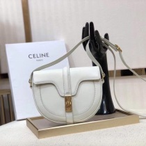 希少色セリーヌ 偽物 スモール ブザス 16（セーズ）バッグ Cen33126