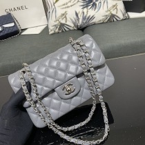 大人気！シャネル クラシック スモール ハンドバッグ 偽物 shg03724