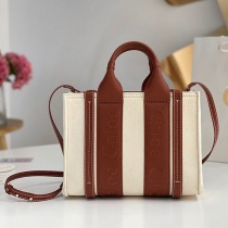 入手困難クロエ ウッディ コピー ミディアム キャンバストートバッグ chb66942