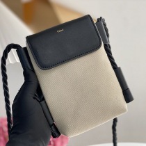 《大人気》クロエ KEY コピースマホポーチ シャイニーカーフスキン製フラップ付き chh08674