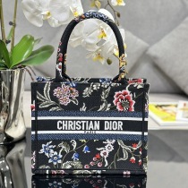 容量大!!ディオール ブックトート コピー Dior Petites Fleurs刺繍 deb77065