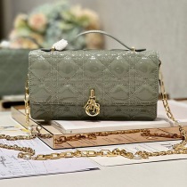 ディオール カナージュ コピー パテントカーフスキン チェーン ショルダーバッグ dej53414
