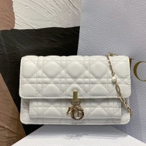 大人気! LADY ディオール チェーンポーチ 偽物 カナージュ ラムスキン der56576