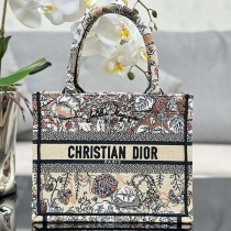人気急上昇ディオール ブックトート 激安偽物 Dior Jardin Magique刺繍 det39033