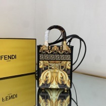 【フェンディ×ヴェルサーチェ ブランド偽物】Fendace◆Sunshine Mini ショッパーバッグ fez34488