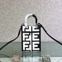 超話題!フェンディ カプセル 偽物 コレクション ツートン レザー ミニバッグ fec76682
