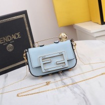 入手困難 【FENDACE】ナノ バゲット マイクロ バッグ コピー feg56078