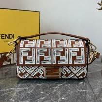 確保済み フェンディ バゲット FFキャンバス 偽物 feg57763