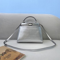 人気No1フェンディ 偽物 ピーカブー ミニ レザー バッグ fej53289