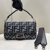 使い勝手の良さ フェンディ ショルダーバッグ コピー fek26300