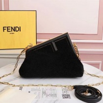 完売必至フェンディ ファースト 偽物 スモール シープスキンバッグ fek89209