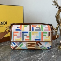 フェンディ バゲットFF刺繍 ハウンド ショルダーバッグ 偽物 few86164