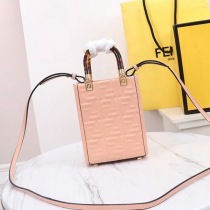 可愛い フェンディ コピー Sunshine Shopper FF柄 レザーミニバッグ fey94469