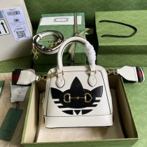 人気急上昇話題コラボ アディダス×グッチ 偽物 ホースビット1955 ミニバッグ 677212U3ZDG8727