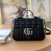 大人気!グッチ ミニ トップハンドルバッグ コピー GGマーモント gum35026
