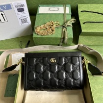 可愛いグッチ GG キルティングレザー ショルダーバッグ コピー guu83306