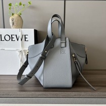 ロエベ ハンモック コピー Hammock Small Bag Lapistal スペチアーレ lol37678