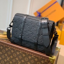 21SS​ ルイヴィトン ショルダーバッグ コピー モノグラム エンボス M57726