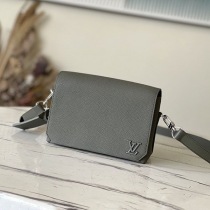 ギフトに最適ルイヴィトン ウエアラブルウォレット ショルダーバッグ コピー M82086