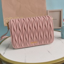世界中で大人気♪ミュウミュウ 偽物 マテラッセナッパレザー バッグ myc36220