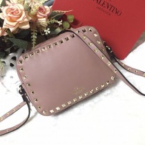 ★日本!!人気！ヴァレンティノ ショルダーバッグ 偽物 ハンドバッグ★ロックスタッズ Vuy67038