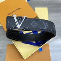 世界中で大人気♪ルイヴィトン サンチュール・LVライン コピー 40MM リバーシブル ベルト vuf54016