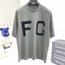 超希少！Fear of God コピー エッセンシャルズ キッズ半袖ロゴ入りＴシャツ fes13483