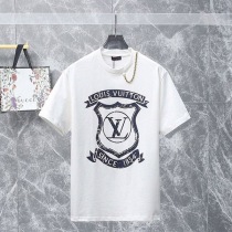 超話題!ルイヴィトン LVコートオブアームシグネチャーTシャツ コピー vuo67018