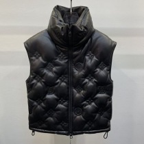定番 ルイヴィトン パッファー ダウンベスト 偽物 vur46402
