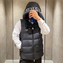 世界中で大人気♪モンクレール Cardamineダウンベスト 偽物 H20911A
