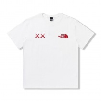大人気!!新色ノースフェイス XX KAWS 偽物 エンブロイダリー コットンTシャツ Noh88178