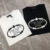 大人気!!新色プラダ ロゴTシャツ コピー ユニセックス ホワイト ブラック pua92336