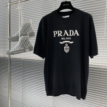 プレゼント最適プラダ スーパーコピー エンボス ロゴ コットン Tシャツ puj67888