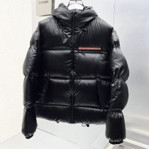 大人気！プラダ クロップド Re Nylon ダウンジャケット コピー puk48275