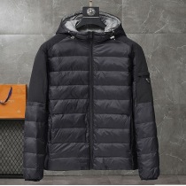 最新でオシャレプラダ メンズ ロゴ フード付 ダウンジャケット 偽物 puy34285