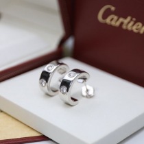 日本未入荷 カルティエ ギフトに◎LOVE ピアス コピー kaz66343