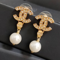 人気急上昇シャネル コピー CCロゴ レジン & ストラス ピアス shd54846