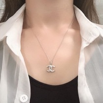 可愛いシャネル コピー CCロゴ ネックレス・ペンダント シルバー shg58238