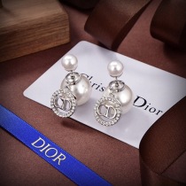 入手困難 ディオール CDロゴ トライバル ピアス コピー パール クリスタル det35440