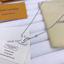 送料込ルイヴィトン 偽物 アイディールブロッサム 18K ネックレス Q93653