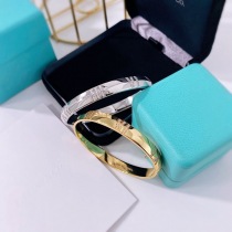 人気No1 春の新作 ティファニー コピー Atlas X Closed "Narrow" Hinged Bangle Tig37405