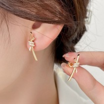 ☆超人気☆ティファニー Knot ピアス 18K ダイヤモンド 偽物 Tij18293