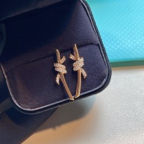 希少色ティファニー Knot ピアス 18K ダイヤモンド コピー Tik30864