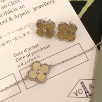 入手困難 ヴァンクリーフ&アーペル ヴィンテージ アルハンブラ ピアス 偽物 vac56426