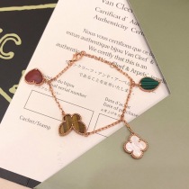 ★日本!!人気！ヴァンクリーフ&アーペル 偽物 ラッキー アルハンブラ ブレスレット4モチーフ VCARD79600