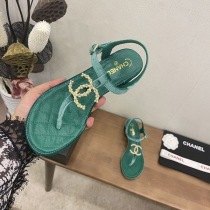 目を惹くカラーシャネル サンダル 偽物 CCロゴ shw92659