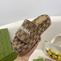 超話題!グッチ バレンシアガ マキシ GGキャンバス スライドサンダル 偽物 guj71368