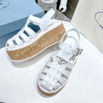 大人気!プラダ Rubber wedge platform sandals ウェッジサンダル コピー pub83961