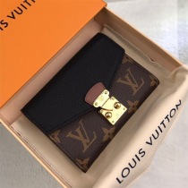 ルイヴィトン 財布 コピー モノグラム 折り財布 ポルトフォイユ・パラス コンパクト M67479